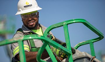 Sunbelt Rentals worker on an Aerial Lift