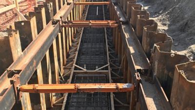 Sheet and frame equipment set up in a trench jobsite