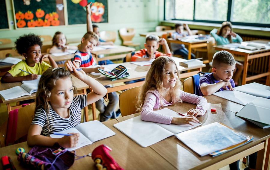 Children sitting in a classroom.