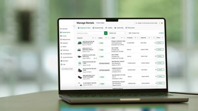Customer using command center on the Sunbelt Rentals mobile app. 