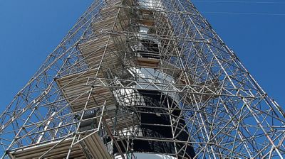 Looking up at guardrail systems for scaffold safety.