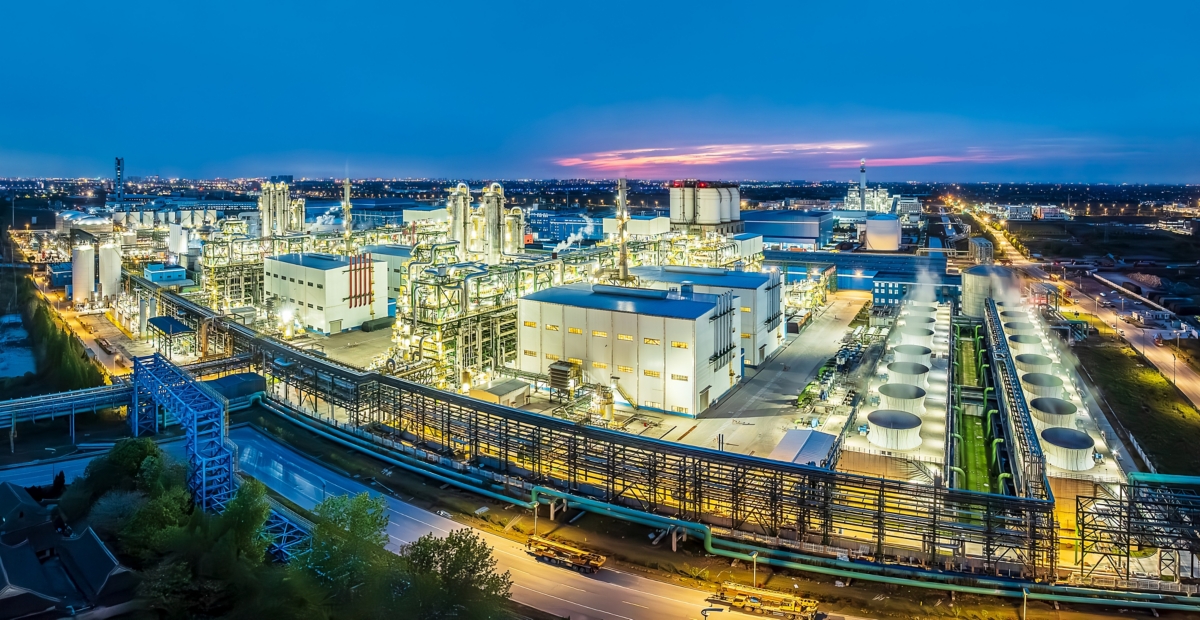 Aerial view of refinery chemical plant in industrial area; Shutterstock ID 2455836273; Project: -; job: -