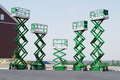 An array of scissor lifts at various heights from Sunbelt Rentals.