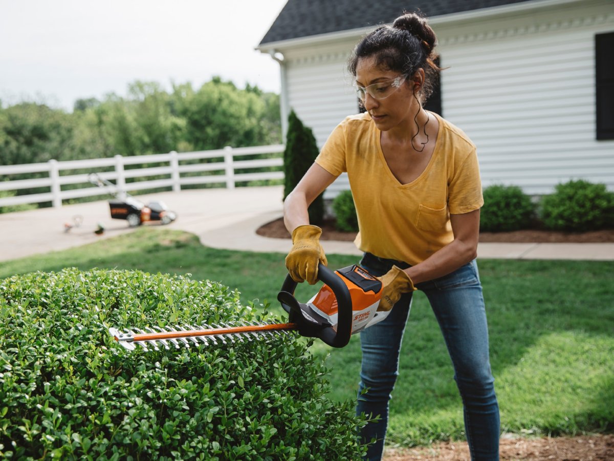 trimming-bush-residential-battery-hedge-trimmer-aplus-product-detail-sbr-v1-10302025.jpg